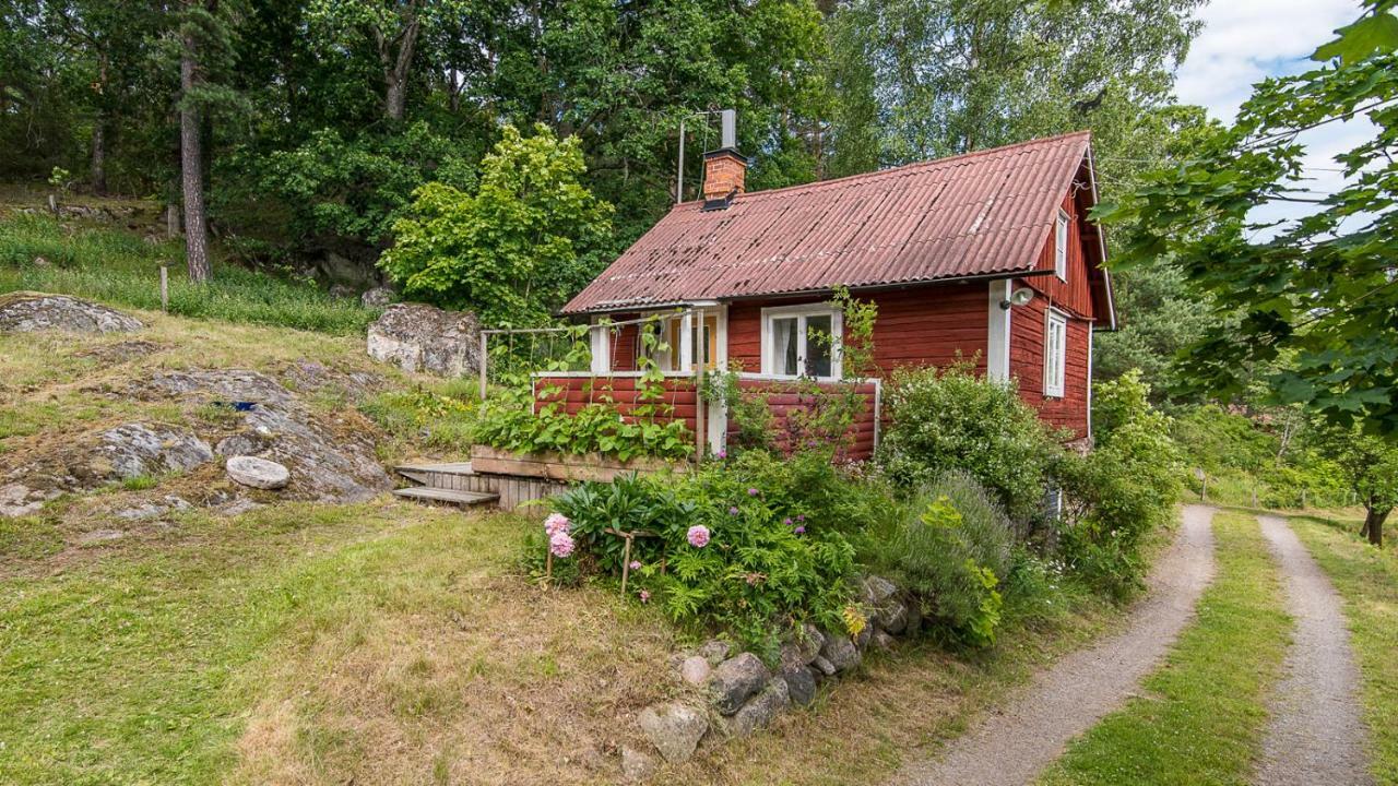18Th Century Farm Cottage Valdemarsvik Exterior photo